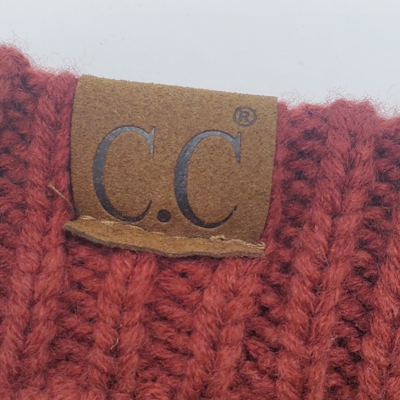 C.C Exclusives Beanie Hat Cap Womens Red Chunky Cable Knit Adult Skiwear Ski - Picture 7 of 9